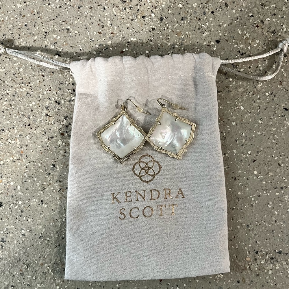 NEW. Kendra Scott gold /ivory mother -of pearl classic drop earrings